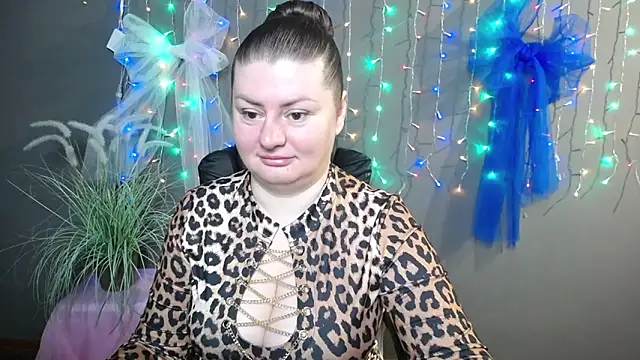 ZannaDreil online show from November 10, 2025, 7:13 pm