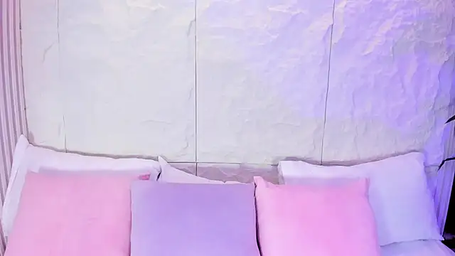 AvyMilton online show from November 13, 2025, 11:42 am