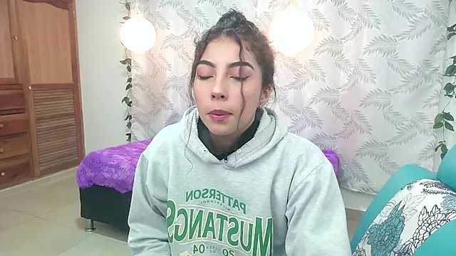 Snapshot of Mya_paris chatting on December 4, 2024, 2:53 am Mya paris online show from December 4, 2024, 2:53 am