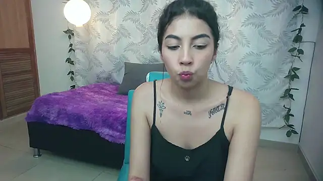 Snapshot of Mya_paris chatting on December 19, 2024, 5:07 am Mya paris online show from December 19, 2024, 5:07 am