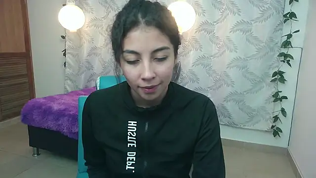 Snapshot of Mya_paris chatting on January 10, 2025, 10:36 pm Mya paris online show from January 10, 2025, 10:36 pm