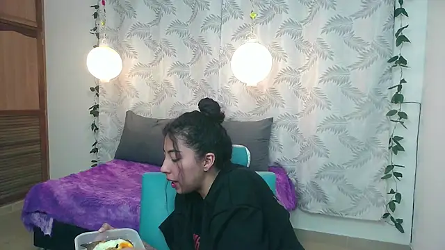 Snapshot of Mya_paris chatting on January 24, 2025, 4:27 am Mya paris online show from January 24, 2025, 4:27 am