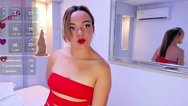 Snapshot of EmilyRouss_ chatting on February 7, 2025, 10:30 pm EmilyRouss online show from February 7, 2025, 10:30 pm