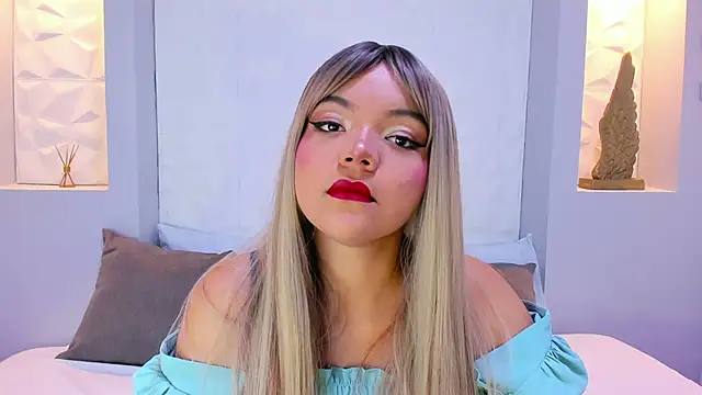 Snapshot of EmilyRouss_ chatting on February 24, 2025, 7:19 pm EmilyRouss online show from February 24, 2025, 7:19 pm