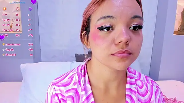 Snapshot of EmilyRouss_ chatting on March 5, 2025, 1:31 am EmilyRouss online show from March 5, 2025, 1:31 am