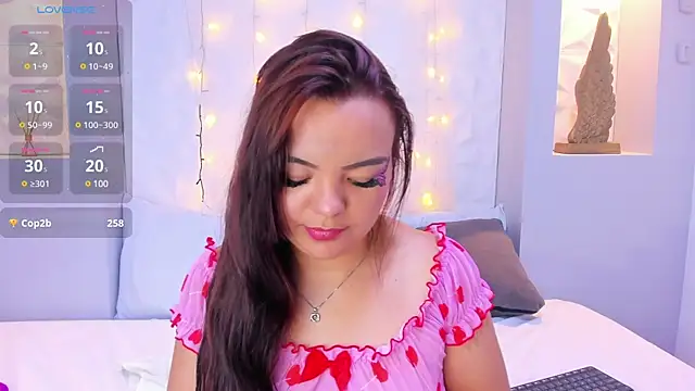 Snapshot of EmilyRouss_ chatting on March 14, 2025, 10:16 pm EmilyRouss online show from March 14, 2025, 10:16 pm