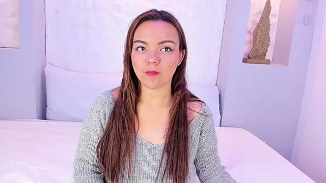 Snapshot of EmilyRouss_ chatting on November 24, 2025, 7:13 pm EmilyRouss online show from November 24, 2025, 7:13 pm