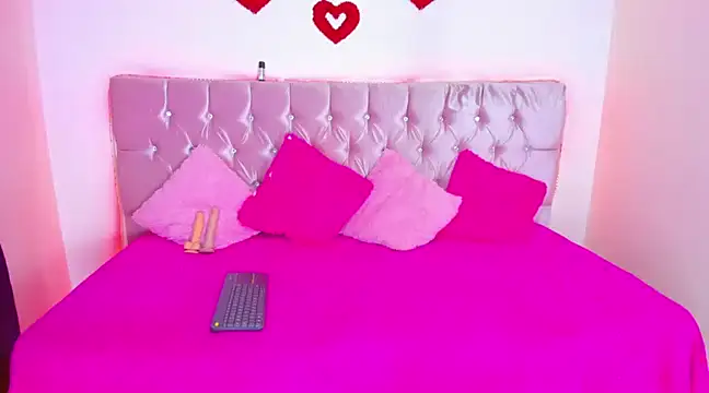 Cristal moon1 online show from December 5, 2024, 10:12 pm