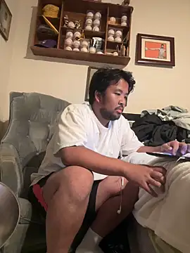 bigasianloads25 online show from May 18, 2026, 5:02 am