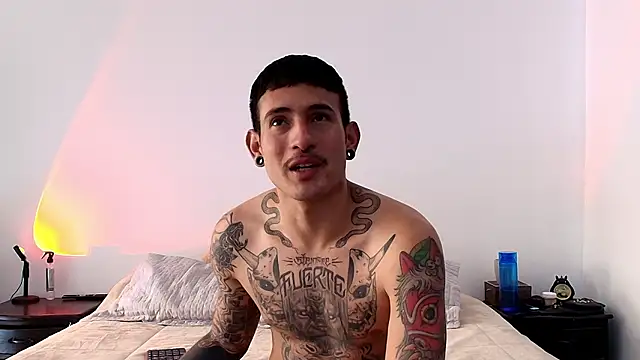 anika lowen02 online show from December 4, 2024, 3:21 pm