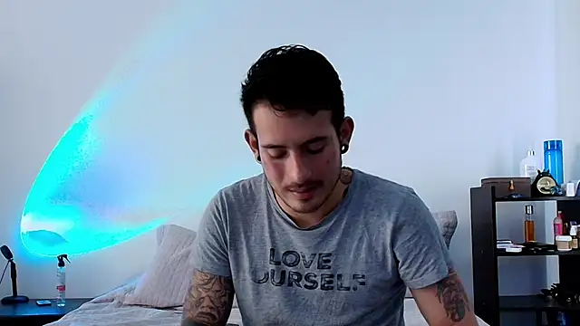 anika lowen02 online show from December 18, 2024, 9:08 pm