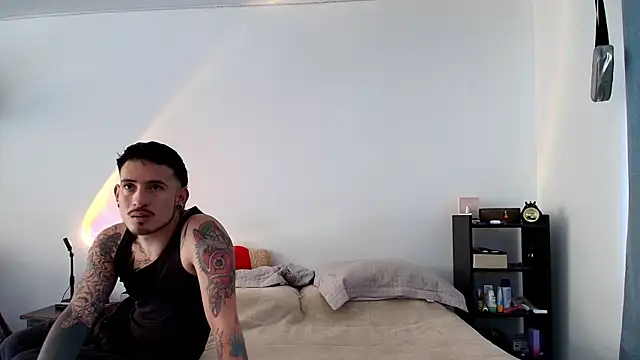 anika lowen02 online show from February 14, 2025, 3:05 pm