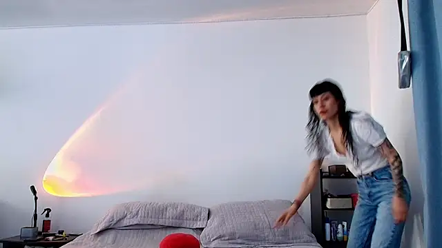 anika lowen02 online show from February 18, 2025, 3:21 pm