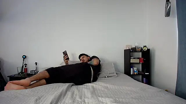 anika lowen02 online show from February 19, 2025, 8:31 pm