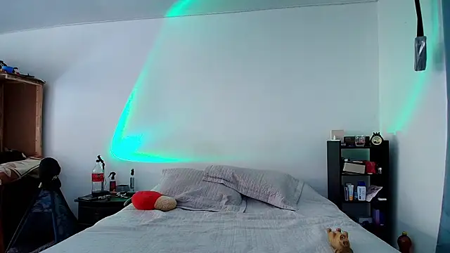 anika lowen02 online show from February 20, 2025, 2:02 pm