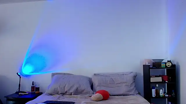 anika lowen02 online show from February 25, 2025, 8:30 pm