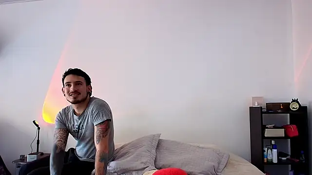 anika lowen02 online show from February 27, 2025, 3:37 pm