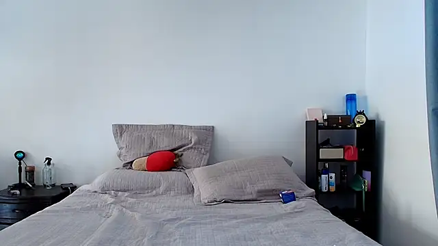 anika lowen02 online show from March 18, 2025, 2:26 pm