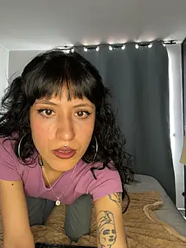 anika lowen02 online show from October 27, 2025, 4:33 pm