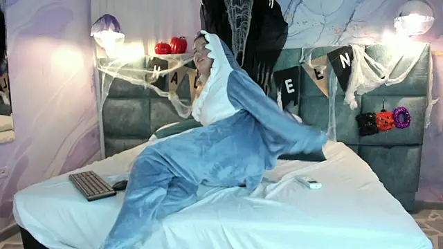 Snapshot of MelaniieRoux chatting on October 28, 2025, 7:38 pm MelaniieRoux online show from October 28, 2025, 7:38 pm