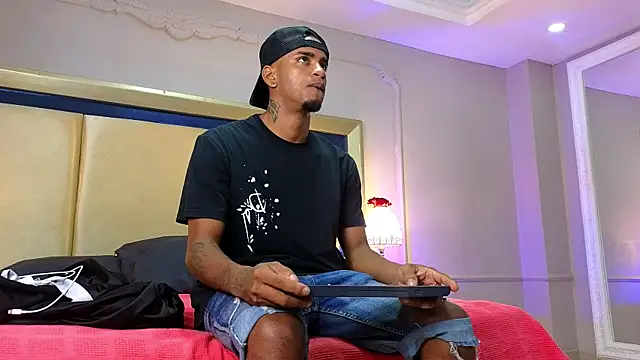 Snapshot of AaronCruz_ chatting on June 6, 2026, 5:39 pm AaronCruz online show from June 6, 2026, 5:39 pm