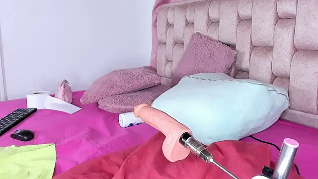 Roxy-Smith online show from April 19, 2026, 10:34 pm