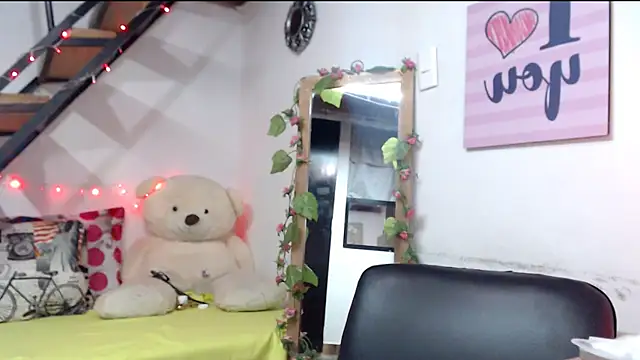 luna sky83 online show from December 15, 2024, 4:04 pm