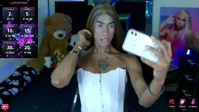 Kendall Gil online show from April 7, 2026, 2:23 am