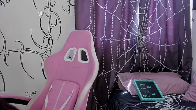 AlyRoses online show from June 19, 2026, 5:39 pm