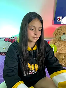 LucyEvans  online show from November 19, 2025, 4:12 am