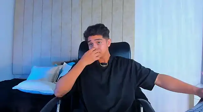 Muichiro tokito1 online show from February 5, 2025, 3:45 am