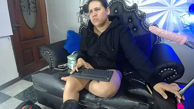 candy hairy online show from October 19, 2025, 3:29 am