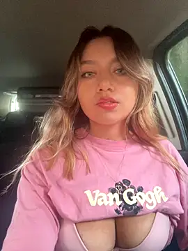 amanda-medrano1 online show from December 22, 2025, 4:59 pm