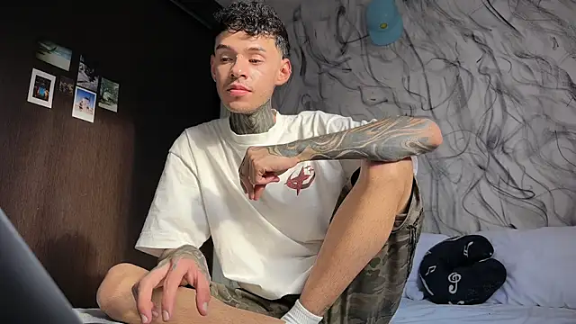 Saturno v online show from April 15, 2026, 9:48 pm