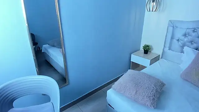 escarleth   online show from March 20, 2026, 11:59 am