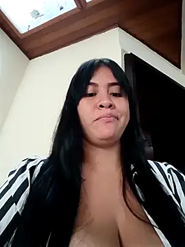 Snapshot of Miia_grand chatting on April 28, 2026, 12:43 pm Miia grand online show from April 28, 2026, 12:43 pm