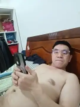 yjw6688 online show from April 9, 2026, 1:49 pm