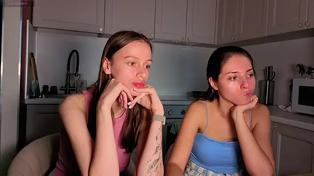 Snapshot of fcjuicy_pussy chatting on October 9, 2025, 12:25 pm fcjuicy pussy online show from October 9, 2025, 12:25 pm