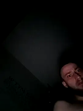 wariacik0024 online show from February 10, 2026, 11:31 pm