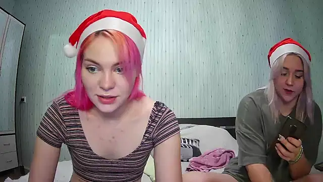 Snapshot of ChrisGirls chatting on December 30, 2024, 10:21 am ChrisGirls online show from December 30, 2024, 10:21 am