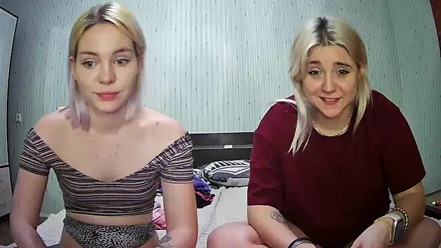 Snapshot of ChrisGirls chatting on January 23, 2025, 4:59 pm ChrisGirls online show from January 23, 2025, 4:59 pm