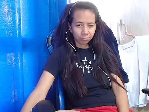 Snapshot of Erotic_latina chatting on November 22, 2025, 12:15 pm Erotic latina online show from November 22, 2025, 12:15 pm