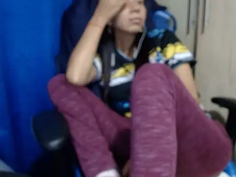 Snapshot of Erotic_latina chatting on November 26, 2025, 12:11 am Erotic latina online show from November 26, 2025, 12:11 am