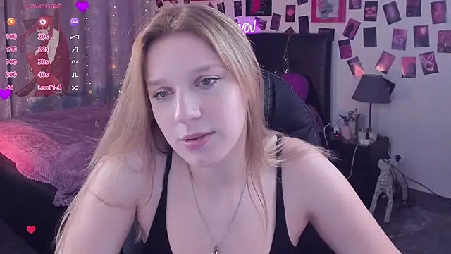 KarambaMoon online show from October 4, 2025, 8:51 pm