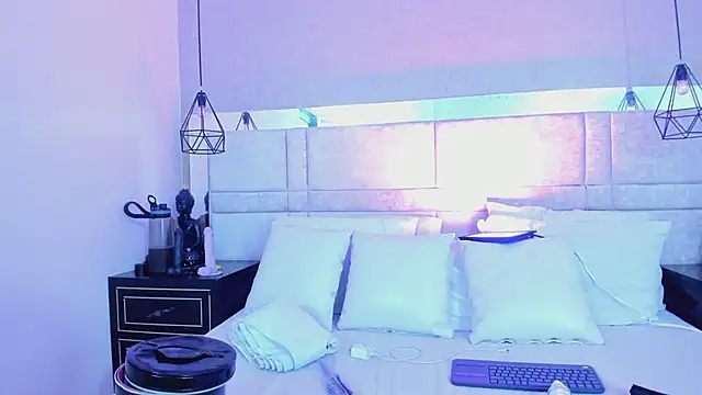 kimCosseyy online show from May 25, 2026, 4:18 am