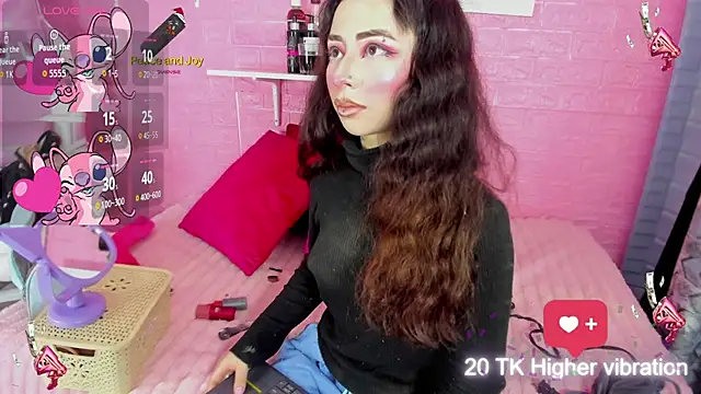 hanna  azumi online show from October 31, 2025, 3:40 am