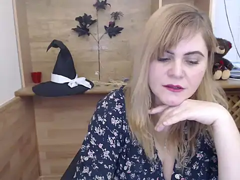 DaniellaKiss online show from December 16, 2025, 1:16 pm