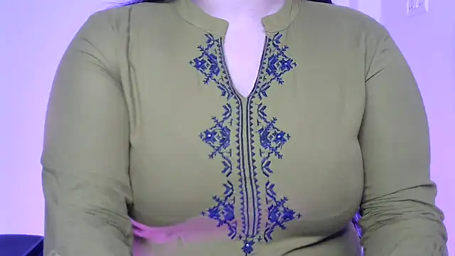 Cute-Ayesha online show from October 13, 2025, 8:47 am