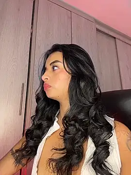 Laura fernandezII online show from December 21, 2025, 8:16 pm