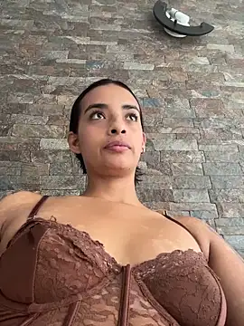 Laura fernandezII online show from February 16, 2026, 8:27 pm